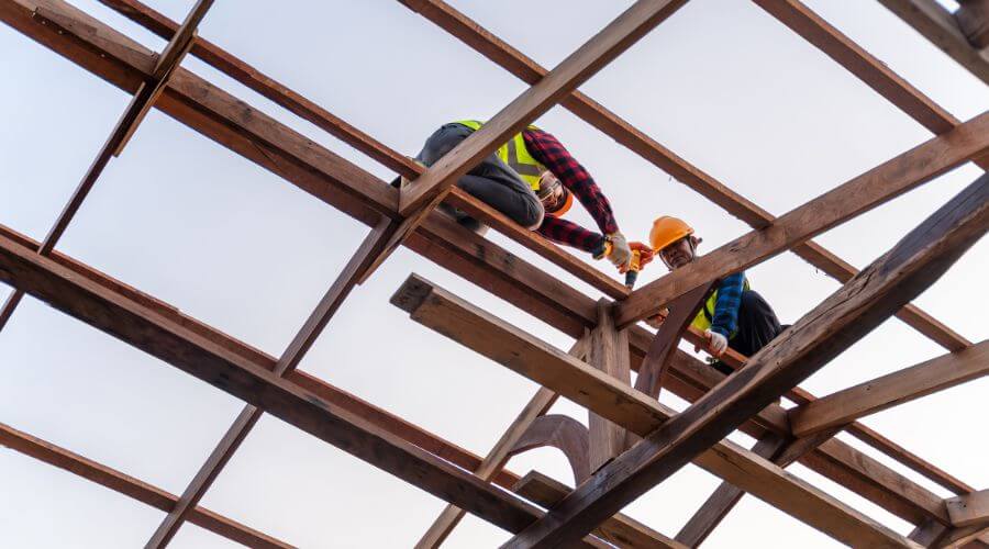 Professional gutter cleaning services in Easton, IL